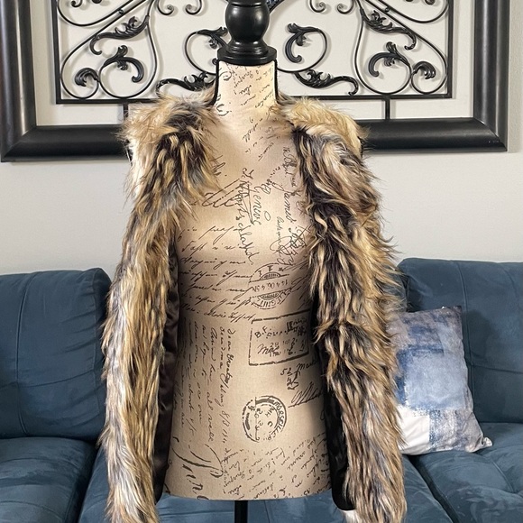 Forever 21 Faux Fur Vest - Picture 2 of 7